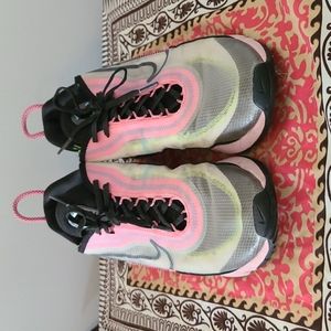 Nike 2090 Women's Sneakers sz 9.5